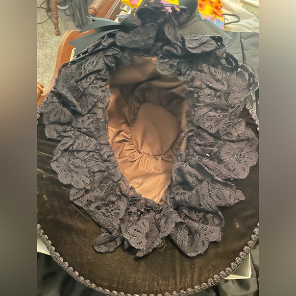 Victorian Style Black Velvet Plumed Feather Trimmed Bonnet Hat - Picture 4 of 4